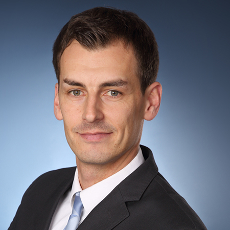 Referent Michael Pilarski <p>Rechtsanwalt und Syndikus Michael Pilarski ist bei der Investitions- und Förderbank des Landes Niedersachsen – NBank – in Hannover tätig. Als Prüfer, insbesondere der Vergaberechtsstelle, lag sein Schwerpunkt mehrere Jahre in den Bereichen Zuwendungs- und Vergaberecht. Er hat die Einhaltung des Zuwendungs- und Vergaberechts durch private und öffentliche Auftraggeber, die Förderungen aus öffentlichen Mitteln erhalten, geprüft und Zuwendungsempfänger bei zuwendungs- und vergaberechtlichen Fragestellungen begleitet. Nunmehr ist er in der Rechtsabteilung der NBank in den Bereichen Vergabe-, Zuwendungs-, Vertrags-, Verwaltungsrecht sowie Auslagerungsmanagement beschäftigt. Darüber hinaus sitzt er der Vergabekammer Niedersachsen sowie der Vergabekammer des Bundes bei, übernimmt Referententätigkeiten sowie Schulungen und ist Autor verschiedener Veröffentlichungen.</p>