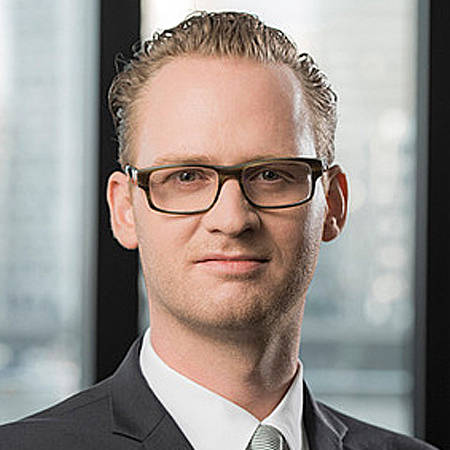 Referent Dr. Martin Jansen <p>Rechtsanwalt Dr. Martin Jansen berät von Berlin aus bundesweit sowohl Auftraggeber als auch Unternehmen schwerpunktmäßig im Vergaberecht, daneben insbesondere im Bau- und Architektenrecht, wozu auch die Vertretung in Nachprüfungsverfahren sowie Zivilrechtsstreitigkeiten gehören. Ein weiterer Fokus liegt in der Beratung von Fördermittelempfängern im „Zuwendungsvergaberecht“ inklusive der Abwehr drohender Rückforderungen bis hin zu den Verwaltungsgerichten. Daneben ist Herr Dr. Jansen Mitautor diverser Fachpublikationen im Vergaberecht. Zudem ist er als Lehrbeauftragter für Vergaberecht sowie daneben regelmäßig auch als Dozent für diverse Bildungsträger und als Referent auf einschlägigen Fachveranstaltungen tätig.</p>