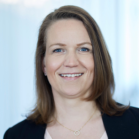 Referent Susann Wolf <p>Susann Wolf ist bei der eVergabe.de GmbH Teamleiterin für den Bereich Consulting & Academy. Sie verantwortet dabei die Softwareeinführungsprojekte zu unser unserer Vergabemanagementlösung und der damit einhergehenden Digitalisierung der Beschaffungs- und Vergabeprozesse. Darüber hinaus obliegt ihr die Weiterentwicklung der evergabe.de-Academy - von Weiterbildungsangeboten zum Vergaberecht über die Anwendung unserer Softwarelösungen bis hin zu Workshops rund um die Vergabe- und Ausschreibungspraxis. </p>
<p>Ihr großes Plus, sie hat 10 Jahre praktische Erfahrung im öffentlichen Vergabe- und Beschaffungswesen bei einem großen öffentlichen Auftraggeber. Darüber hinaus begleitet sie die schrittweise Umsetzung der E-Vergabe von Beginn an. Sie hat umfangreiche Schulungs- und Trainingserfahrung bei unterschiedlichen öffentlichen Einrichtungen.</p>