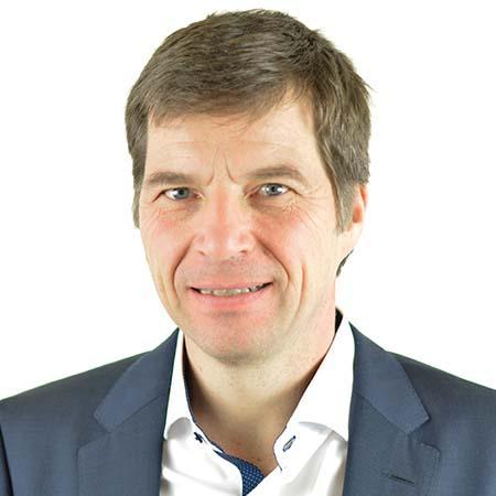Referent Dr. Lars-Peter Linke <p>Herr Dr. Linke ist akkreditierter Rhetorik-Trainer der EU-Kommission und Trainer der Akademie für Führungskräfte der Wirtschaft GmbH sowie Gründer und Inhaber der Corporate Learning Communication (Hamburg) und arbeitet als Journalist (u. a. „Die Welt“, „WDR“, „Financial Times Deutschland“), Dozent und Trainer. Seit vielen Jahren trainiert er Führungskräfte und Mitarbeiter im In- und Ausland rund um alle Fragen zur Kommunikation. Seinen journalistischen Hintergrund und seine Ausbildung zum systemischen Coach nutzt er dabei ebenso wie seine eigene Konzern- und Führungserfahrung.</p>