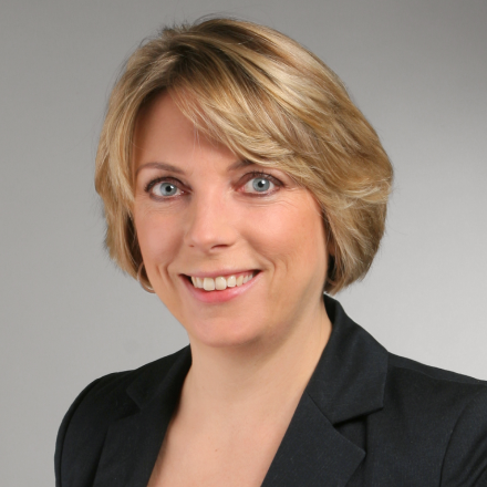 Referent Petra Henning <p>Petra Henning ist Diplom-Verwaltungswirtin und ehemalige Beamtin des Landes Berlin. Seit 1993 hat sie in verschiedenen Positionen innerhalb der Berliner Bezirksämter und des Rechnungshofs von Berlin gearbeitet und ist mit den Strukturen und Rahmenbedingungen des öffentlichen Dienstes vertraut.</p>
<p>Petra Henning und ihr Team sind erfahrene Praktiker und Praktikerinnen und leben das auch in den Schulungen. Kleine Gruppen und Beispiele sorgen für einen hohen Praxisbezug.</p>
<p>Zu den Qualifikationen, Fort- und Weiterbildungen von Petra Henning gehören unter anderem “REFA Organisatorin”, “REFA Betriebswirtin für Organisation” und “REFA Prozessmanagerin”, aber auch “REFA Ressourcenmanagerin” sowie “REFA Interner Auditor.”</p>