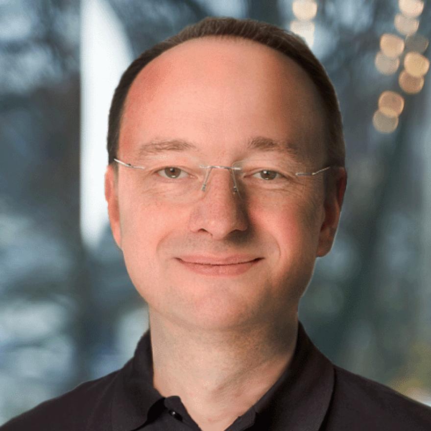 Referent Dirk Weil <p>Dirk Weil ist ein erfahrener Executive Coach und Berater im Bereich Informationssicherheit, mit besonderer Expertise bei Zertifizierungen.</p>
<p>Bei TÜV Nord Cert ist er als Auditor für ISO/IEC 27001 und beim Bundesamt für Sicherheit in der Informationstechnik (BSI) als IT-Grundschutz-Auditor akkreditiert. Er entwickelte und leitete zudem im Auftrag des BSI die Schulung zum IS-Revisor.</p>
<p>Sein Expertenwissen rundet Dirk Weil mit ausgewiesenen Branchenerfahrungen bei kritischen Infrastrukturen (KRITS) ab. Er gehört ebenfalls zum Team bei itsecuritycoach und begleitet hier Unternehmen von Tech Ups bis DAX Konzernen im Thema Informationssicherheit.</p>