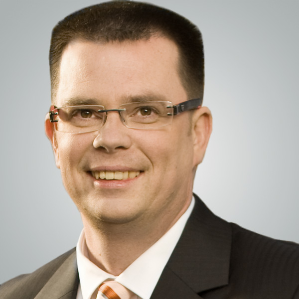 Referent Dr. Tobias Hänsel <p>Rechtsanwalt Dr. Hänsel ist Fachanwalt für Vergaberecht und für Bau- und Architektenrecht. Seine Tätigkeitsgebiete sind das private Baurecht sowie das Vergaberecht. Ein besonderer Schwerpunkt liegt dabei auf der Gestaltung von Vergabeverfahren für Architekten- und Ingenieurleistungen. Er ist durch zahlreiche Veröffentlichungen im Bau- und Vergaberecht und eine umfangreiche Seminartätigkeit ausgewiesen. Herr Dr. Hänsel ist Mitherausgeber der Zeitschrift „VPR Vergabepraxis & -recht“ sowie Vorsitzender des Fachanwaltsausschusses Vergaberecht der Rechtsanwaltskammer Sachsen.</p>