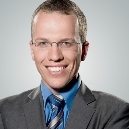 Referent Volker Schmidt <p>Herr Schmidt ist Fachanwalt für Bau- und Architektenrecht und für Verwaltungsrecht. Seine Schwerpunkte liegen im Privaten Baurecht, im Architekten- und Ingenieurrecht und im Vergaberecht. Herr Schmidt ist Vorsitzender des Eintragungsausschusses der Architektenkammer Sachsen, der über die Eintragung in die Architektenliste und in das Gesellschaftsverzeichnis der Architektenkammer entscheidet. Er veröffentlicht regelmäßig Beiträge zu verschiedenen Themen des Bau- und Architektenrechts. Herr Schmidt ist beispielsweise Mitarbeiter der Kommentierung zum Bauvertrag, zum Nachunternehmervertrag und zum Architektenvertrag in „Vertragsrecht und AGB-Klauselwerke“ von F. Graf von Westphalen. In den vergangenen Jahren hat Herr Schmidt über 200 Seminare zum Baurecht, zum Vergaberecht sowie zum Architekten- und Ingenieurrecht als Inhouse-Veranstaltungen und für diverse Seminaranbieter (Bundesverband für Wohnen und Stadtentwicklung e. V., Sachverständigenbüro Dr. Ebersbach, Chemnitz, eVergabe.de GmbH, Verband der Wohnungs- und Immobilienwirtschaft e. V. usw.) gehalten.</p>